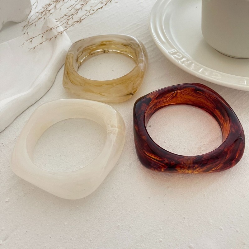 Retro Asymmetrical Smudged Bracelet Round Wide Acrylic Brace