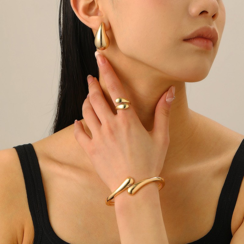 suit Golden Glow Irregular Bracelet