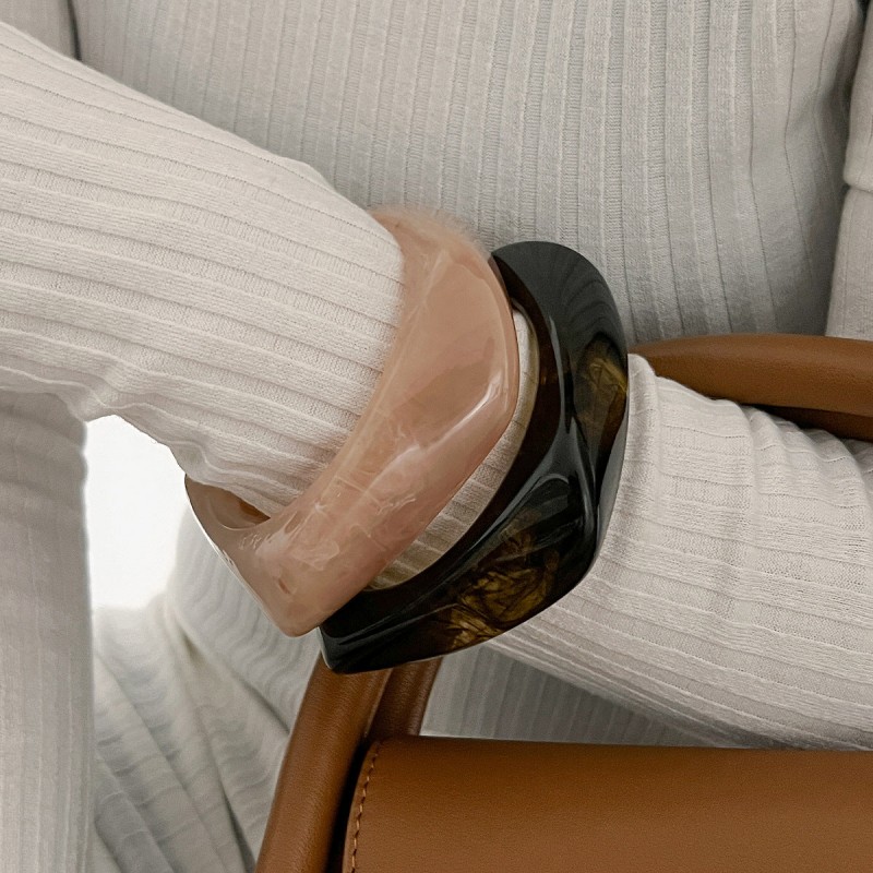 Retro Asymmetrical Smudged Bracelet Round Wide Acrylic Brace